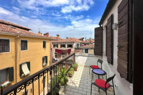 Luminosa terrazza dietro S.Marco Venedig